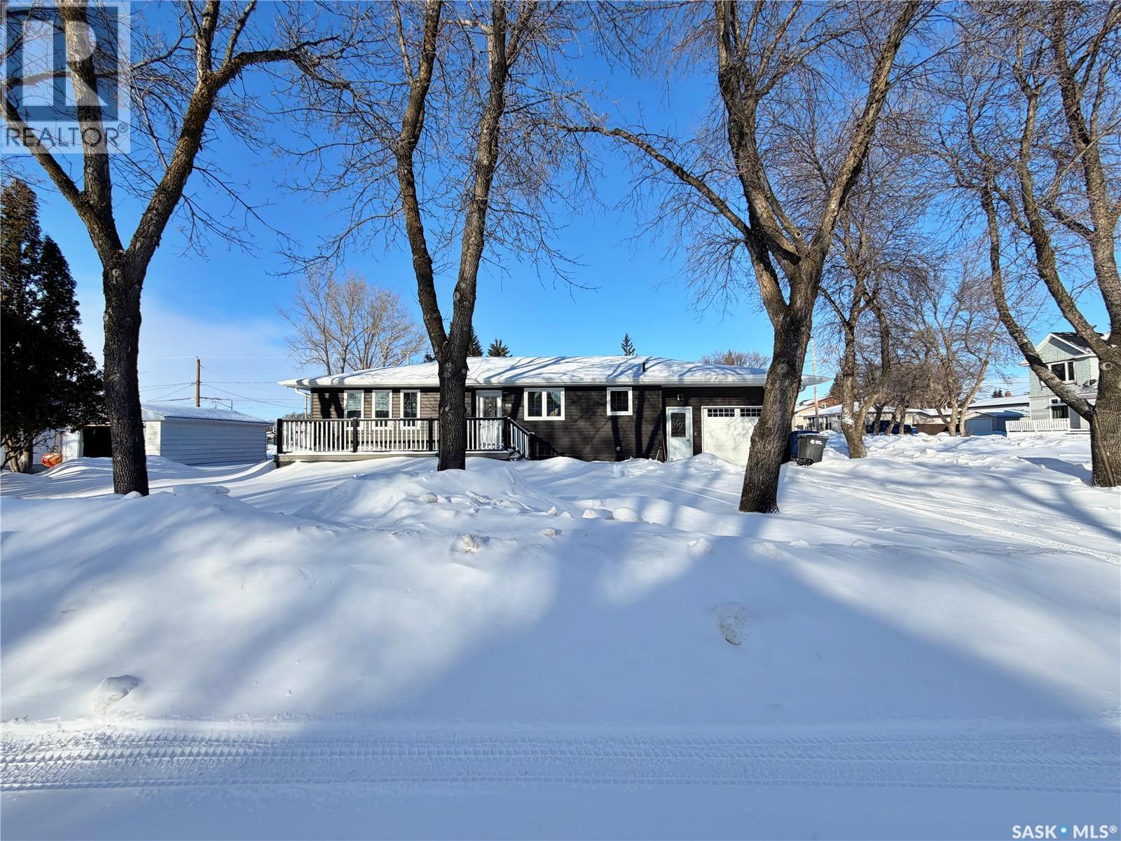 902 Ellice STREET, Moosomin, Saskatchewan