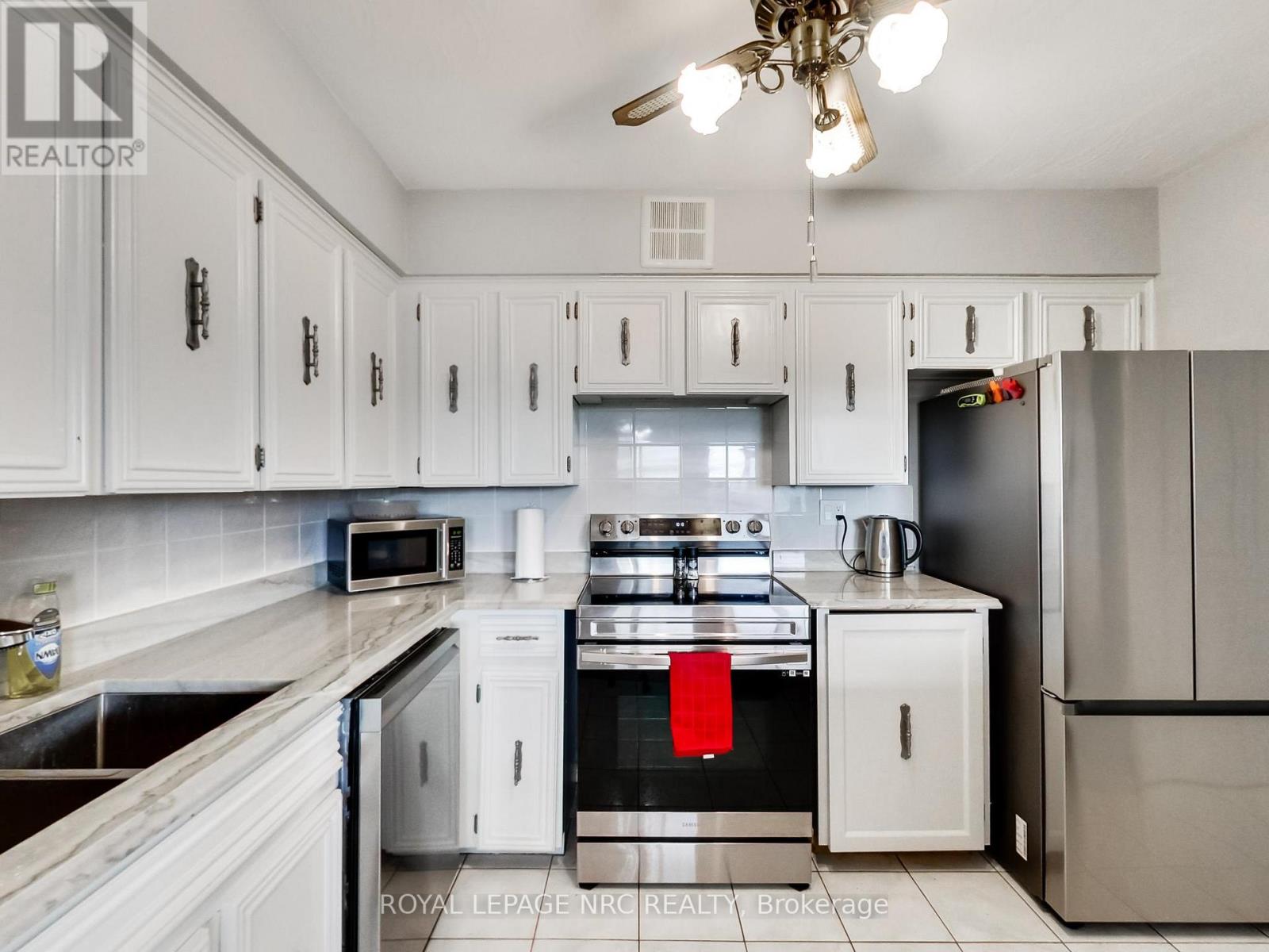 405 - 30 Harrisford Street, Hamilton, Ontario  L8K 6M9 - Photo 23 - X12720598