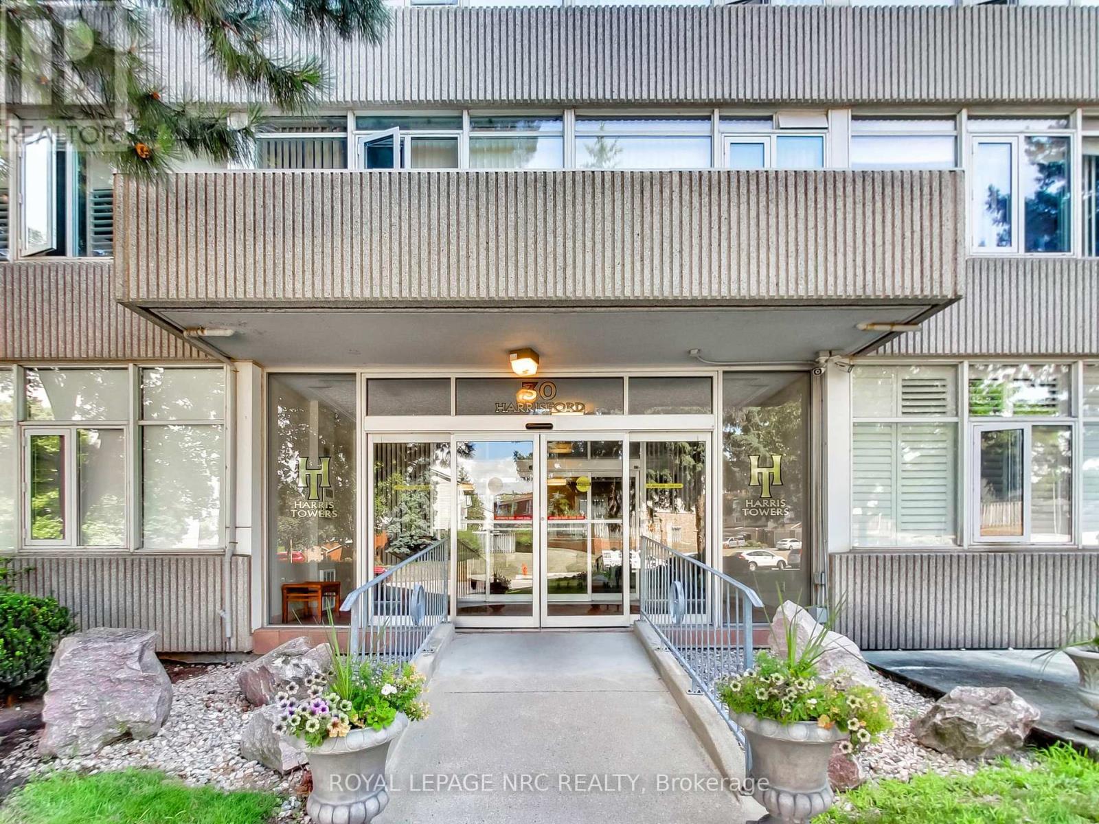 405 - 30 Harrisford Street, Hamilton, Ontario  L8K 6M9 - Photo 4 - X12720598