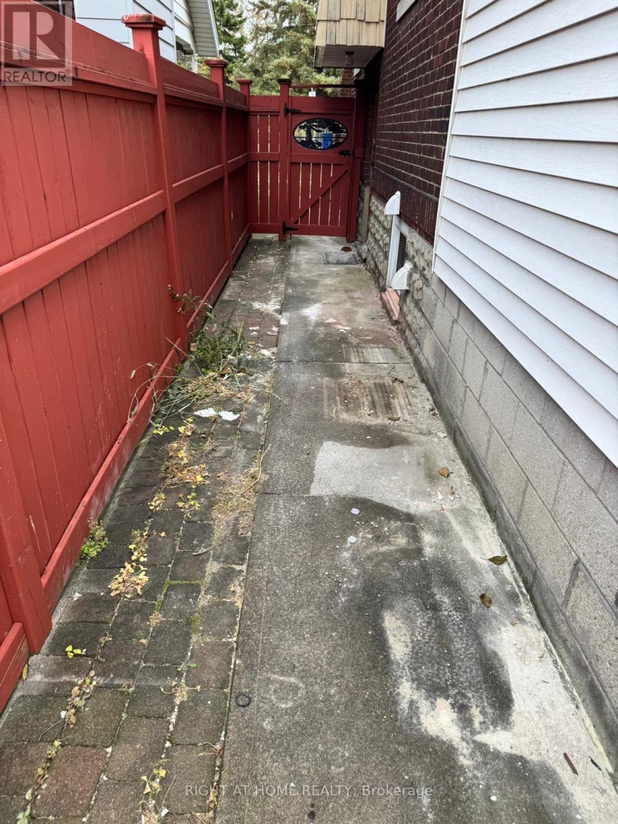 Bsmnt - 1395 Dougall Avenue, Windsor, Ontario  N8X 1R6 - Photo 2 - X12720628