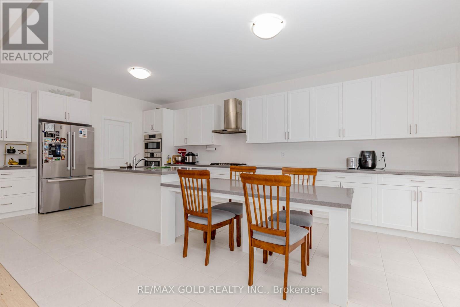 57 Arnold Circle, Brampton, Ontario  L7A 0B8 - Photo 10 - W12717334