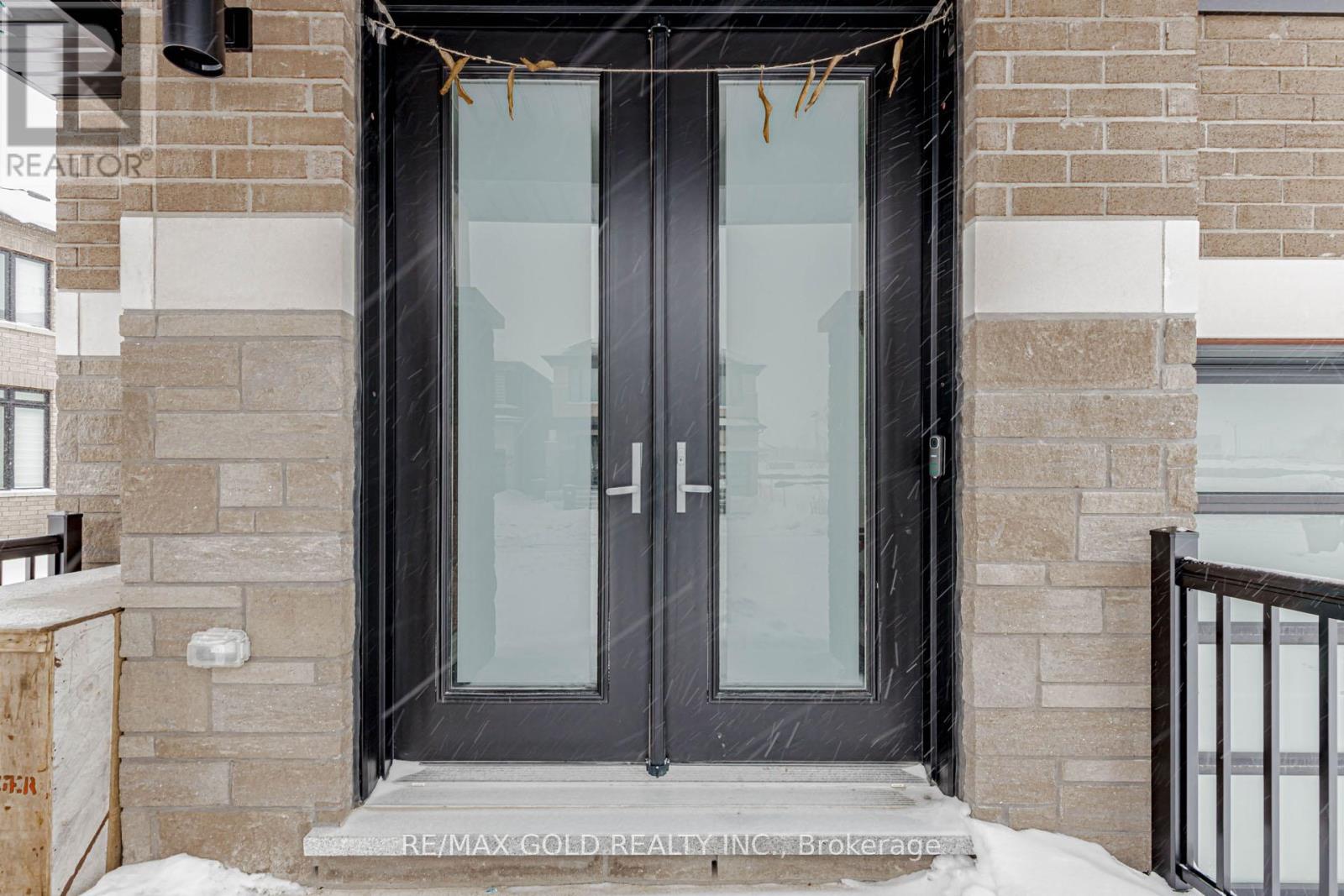 57 Arnold Circle, Brampton, Ontario  L7A 0B8 - Photo 3 - W12717334