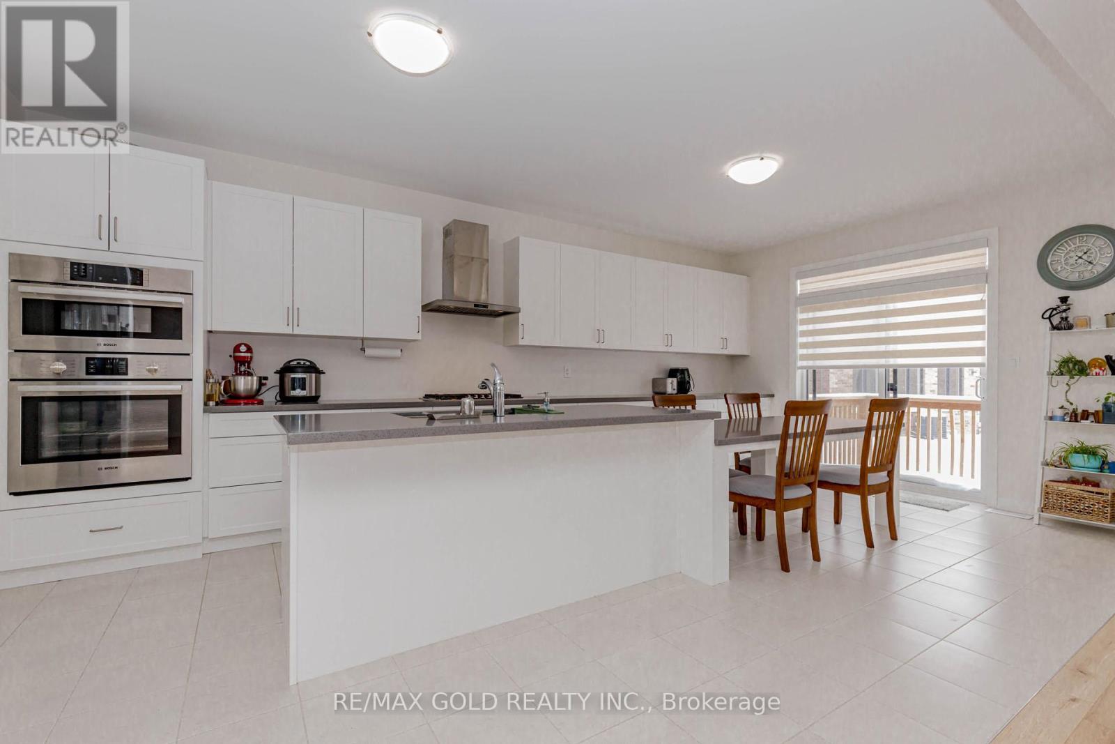 57 Arnold Circle, Brampton, Ontario  L7A 0B8 - Photo 11 - W12717334