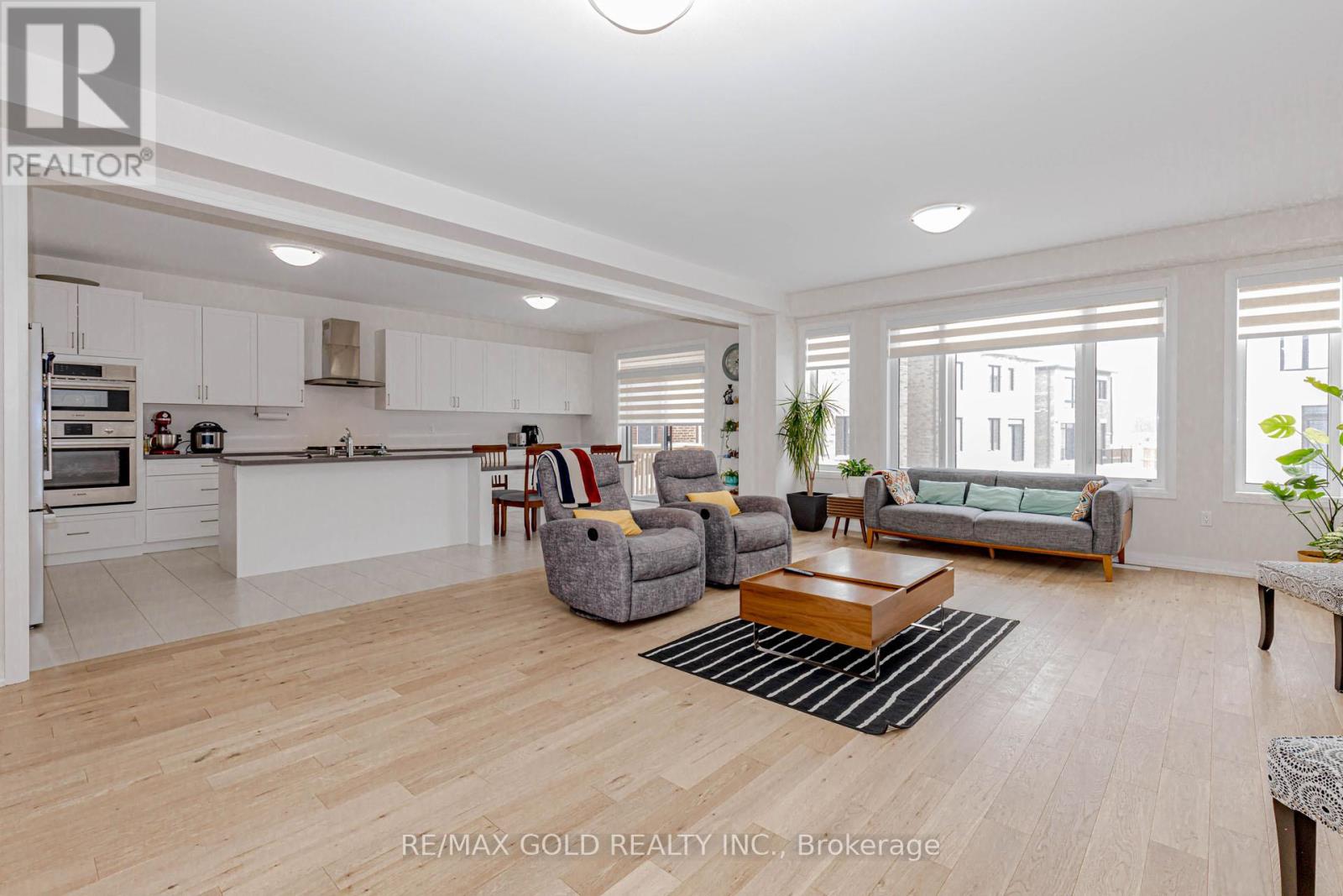 57 Arnold Circle, Brampton, Ontario  L7A 0B8 - Photo 8 - W12717334