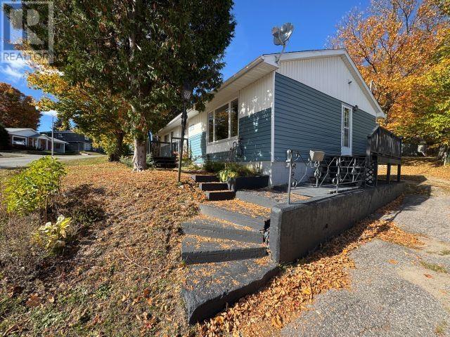 56 Axmith Ave, Elliot Lake, Ontario P5A 1B7 - Photo 1 - SM253175