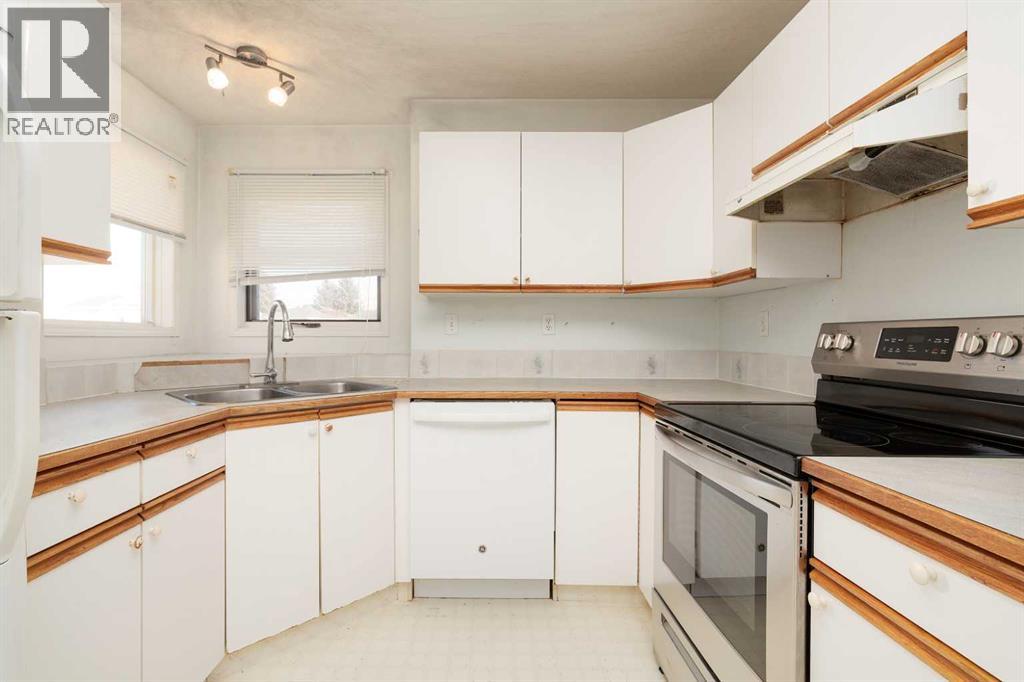 209 Mt Blakiston Road W, Lethbridge, Alberta  T1K 6M3 - Photo 8 - A2277374