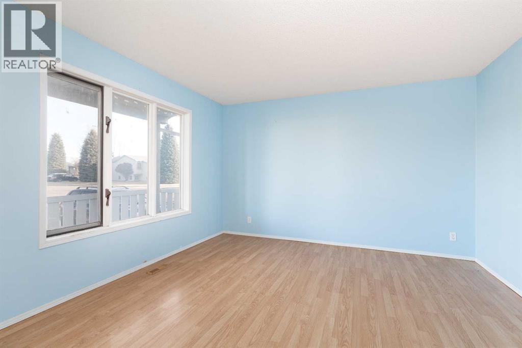 209 Mt Blakiston Road W, Lethbridge, Alberta  T1K 6M3 - Photo 4 - A2277374