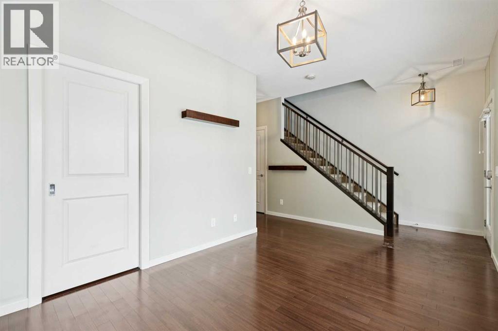 303 Valley Ridge Manor Nw, Calgary, Alberta  T3B 6C4 - Photo 5 - A2277041