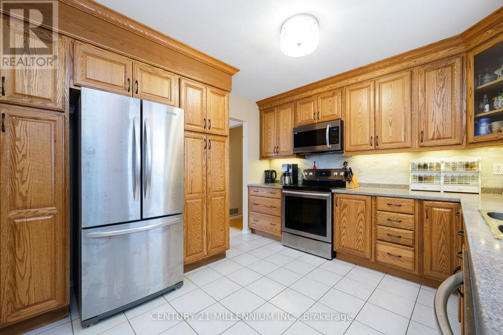 7 Drayton Crescent, Brampton, Ontario  L6T 3G6 - Photo 12 - W12719086