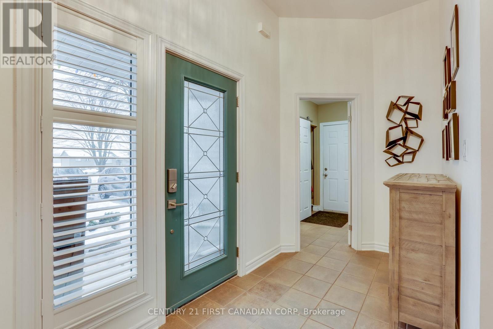 16916 Evelyn Drive, Thames Centre, Ontario  N0M 2P0 - Photo 2 - X12720328