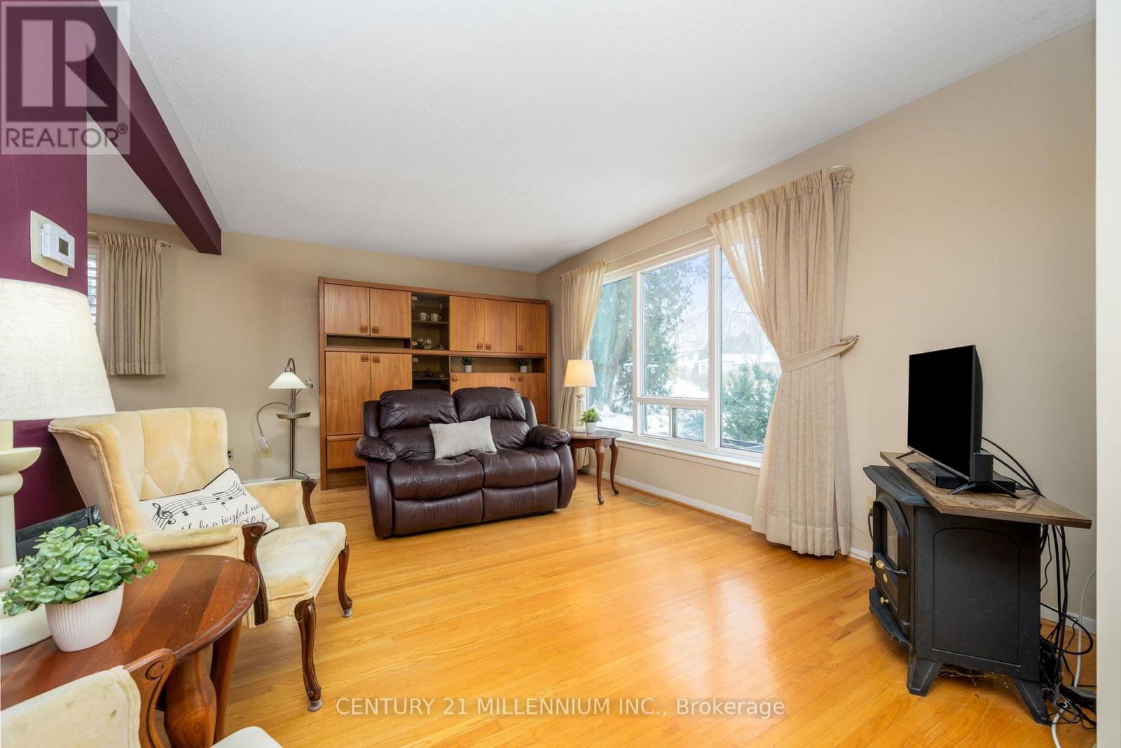 7 Drayton Crescent, Brampton, Ontario  L6T 3G6 - Photo 5 - W12719086