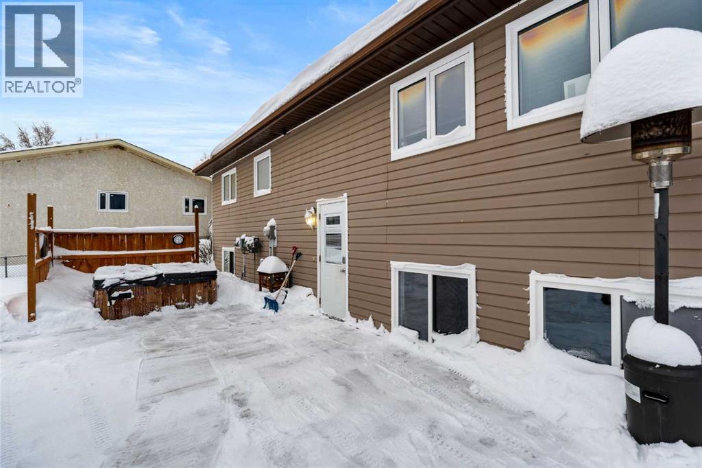 11 Hillside Avenue, Swan Hills, Alberta  T0G 2C0 - Photo 3 - A2275938