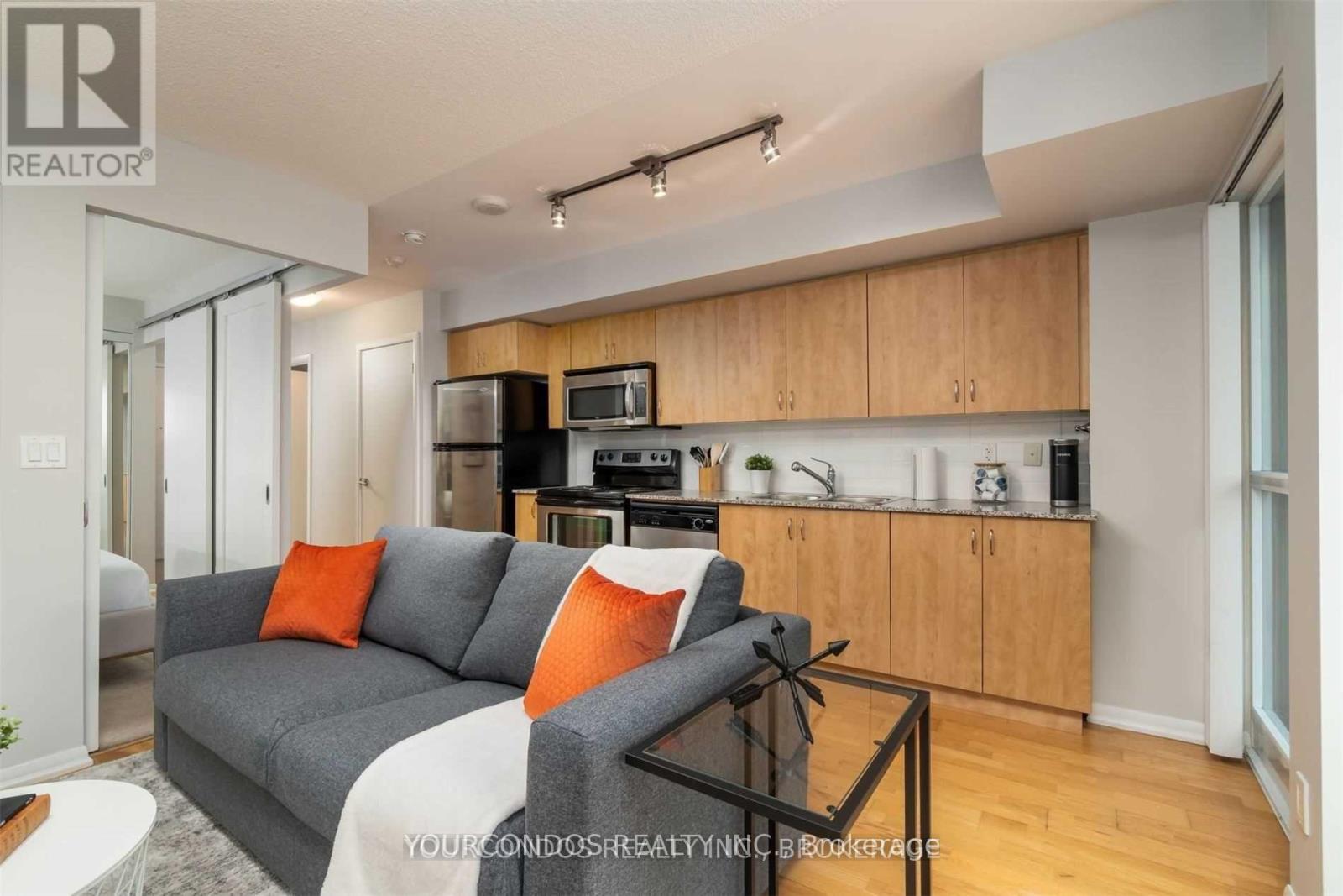 1203 - 215 Fort York Boulevard, Toronto, Ontario  M5V 4A2 - Photo 3 - C12720762