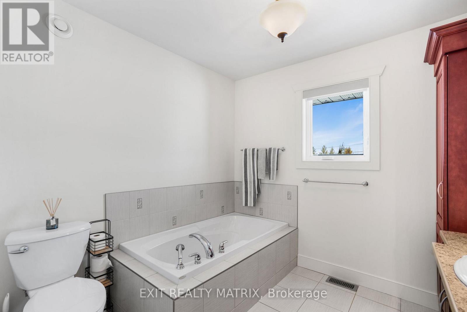 3100 Pattee Road E, Champlain, Ontario K6A 2R2 - Photo 20 - X12720768