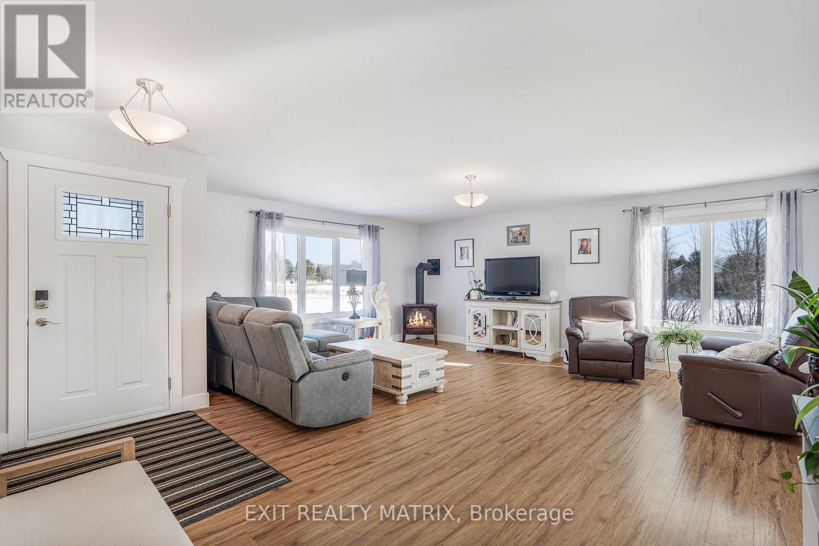 3100 Pattee Road E, Champlain, Ontario K6A 2R2 - Photo 6 - X12720768