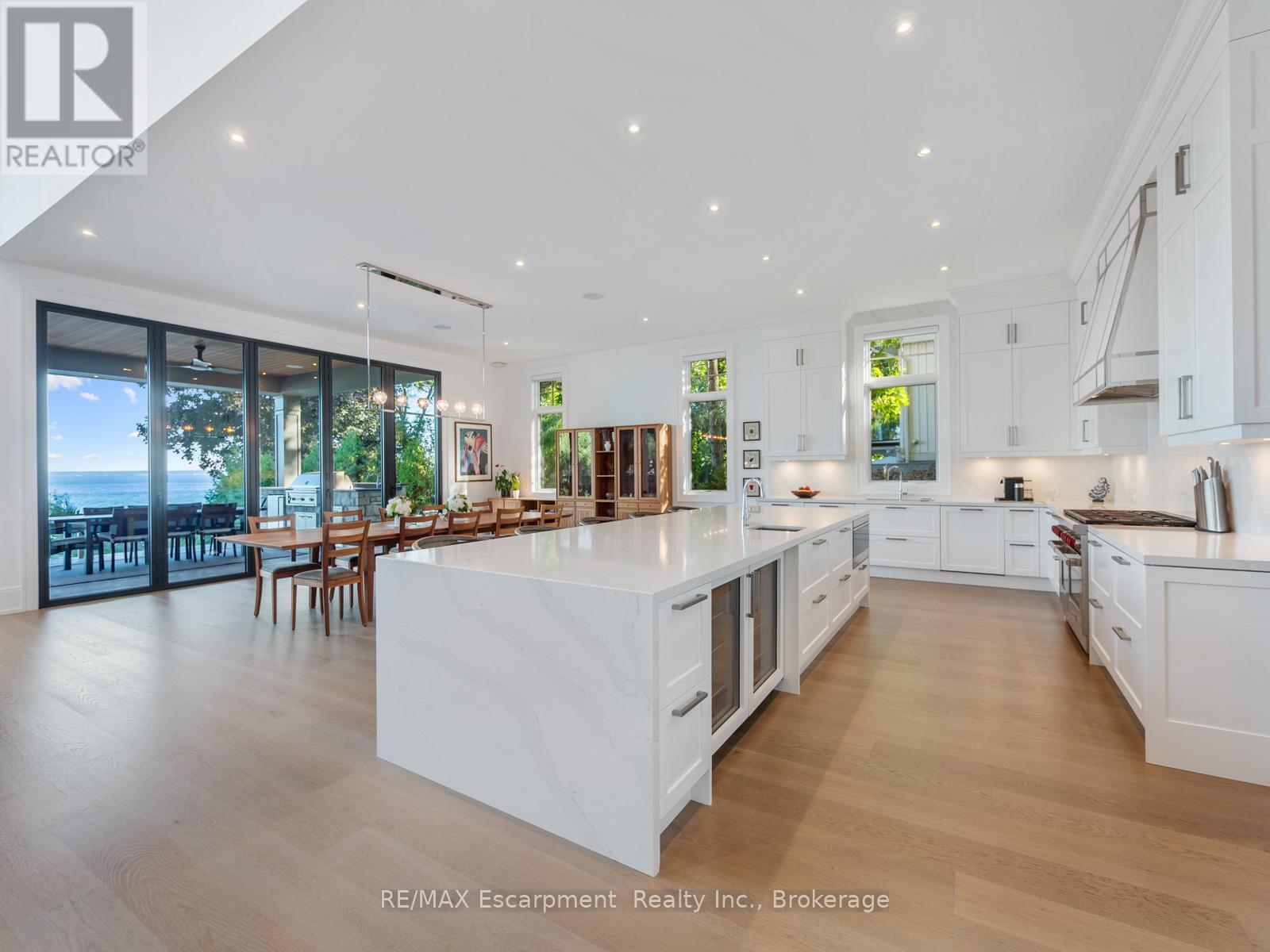 140 Secord Lane, Burlington, Ontario  L7L 2H7 - Photo 9 - W12720280