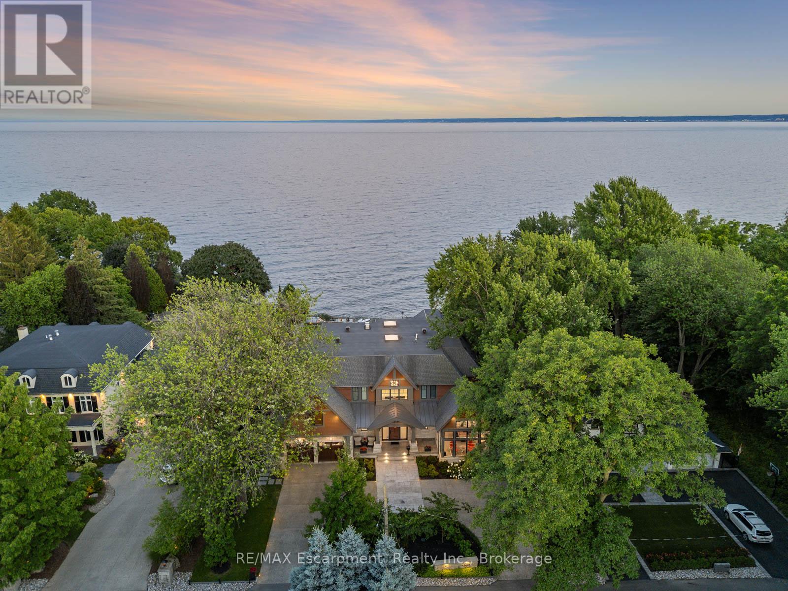 140 Secord Lane, Burlington, Ontario  L7L 2H7 - Photo 4 - W12720280