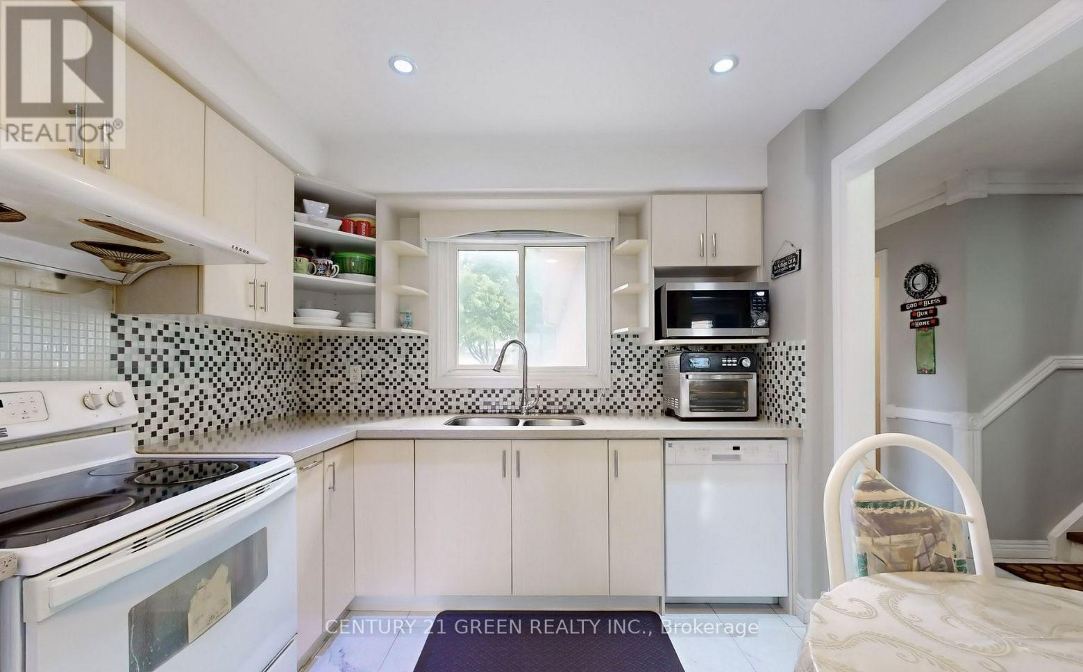 1590 Marshcourt Drive, Pickering, Ontario  L1V 6G3 - Photo 8 - E12720754