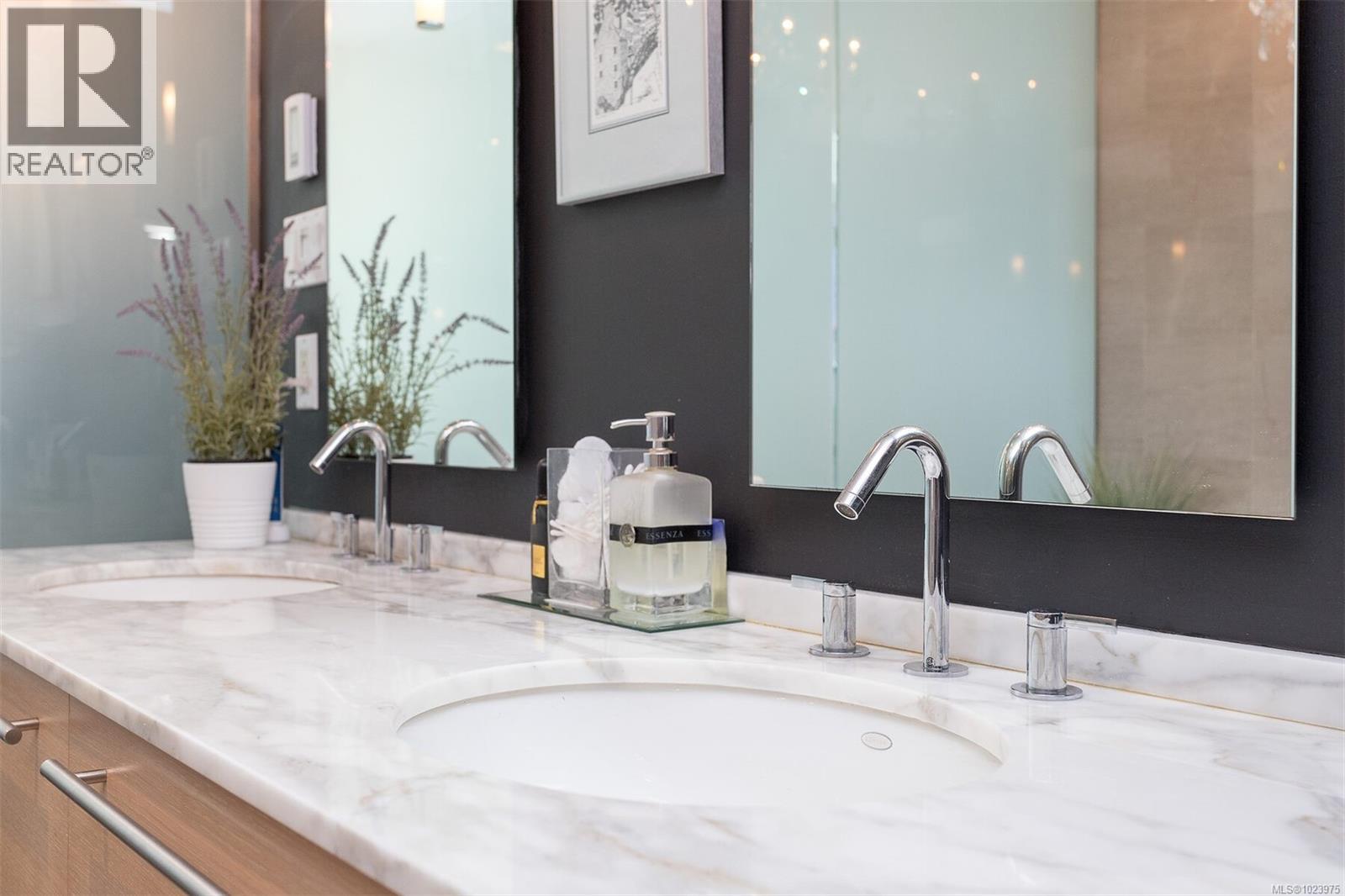 216 68 Songhees Rd, Victoria, British Columbia  V9A 0A3 - Photo 32 - 1023975