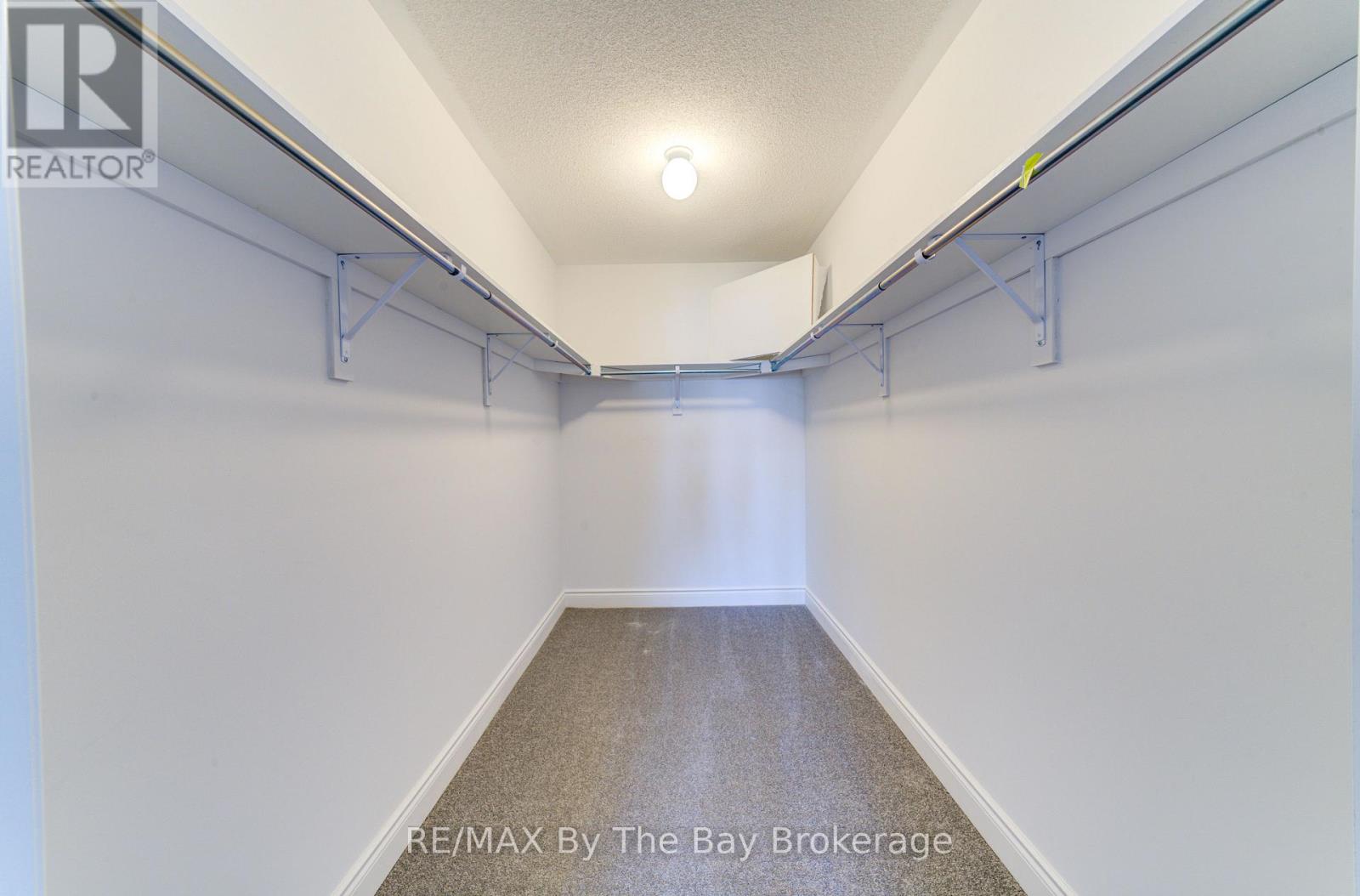 21 Lisa Street, Wasaga Beach, Ontario  L9Z 1J9 - Photo 32 - S12429822