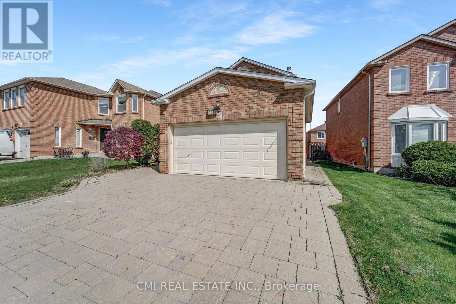 109 Valleymede Drive, Richmond Hill, Ontario  L4B 1T6 - Photo 3 - N12720838