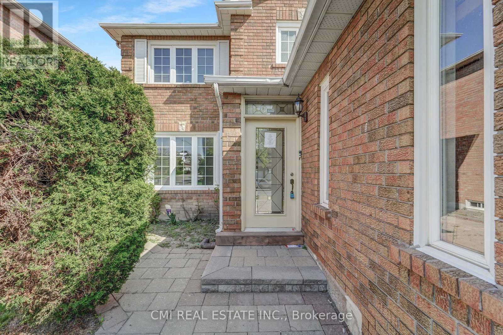 109 Valleymede Drive, Richmond Hill, Ontario  L4B 1T6 - Photo 4 - N12720838