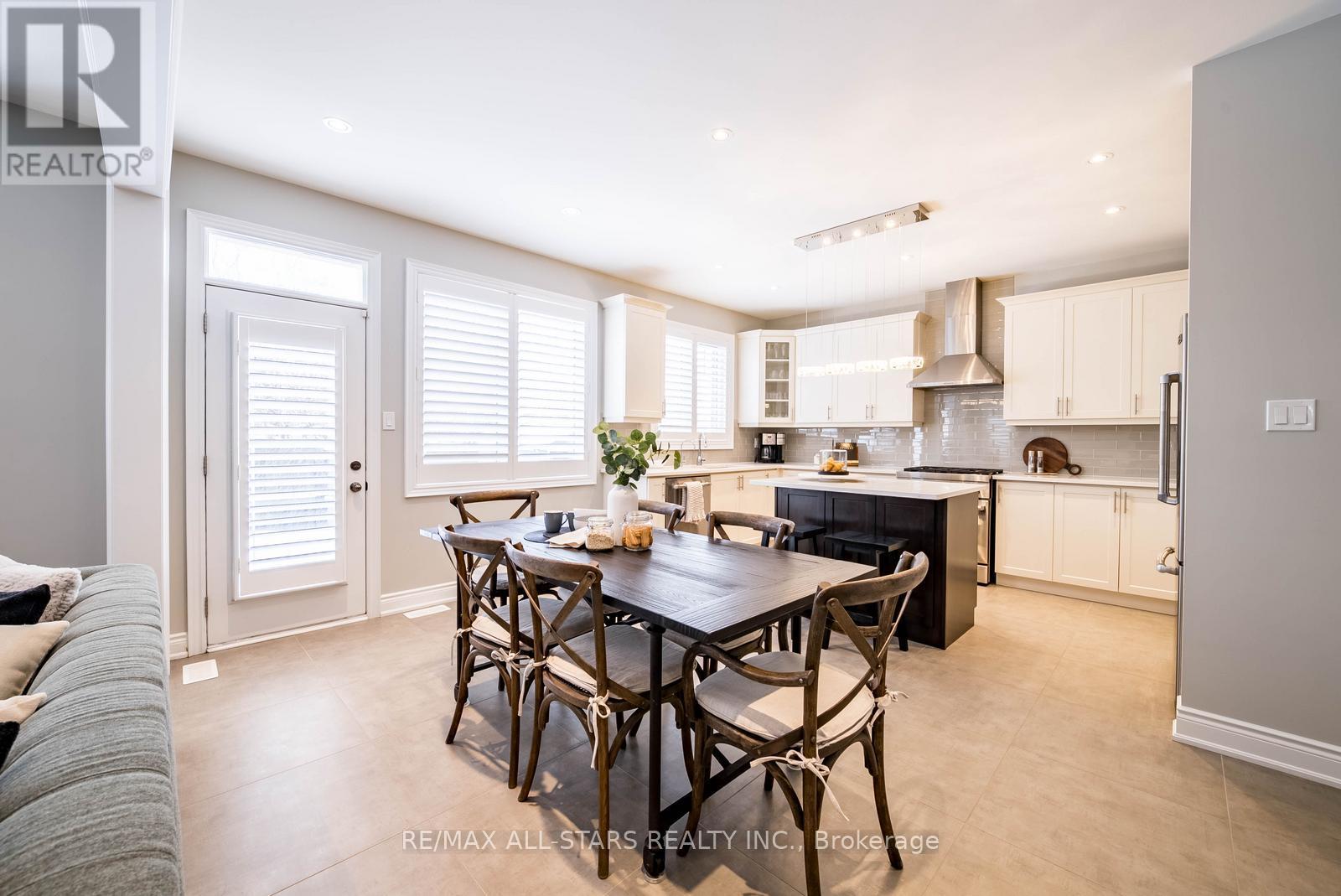 252 Glad Park Avenue, Whitchurch-Stouffville, Ontario  L4A 1X1 - Photo 15 - N12720864