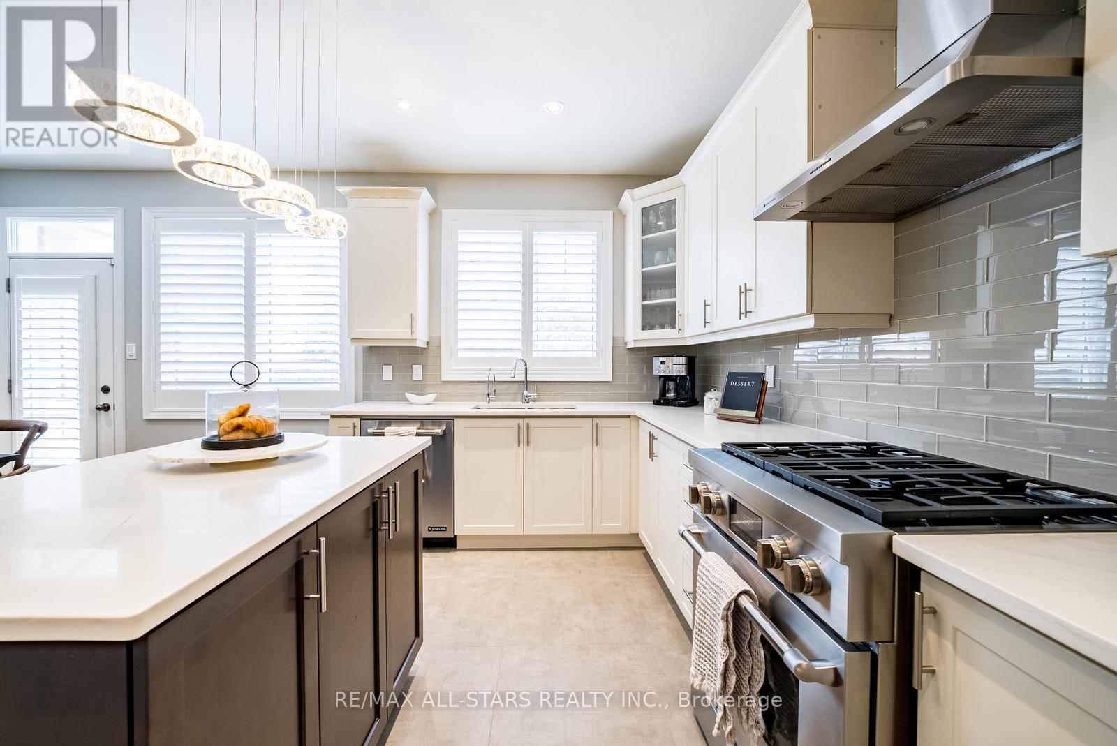 252 Glad Park Avenue, Whitchurch-Stouffville, Ontario  L4A 1X1 - Photo 17 - N12720864