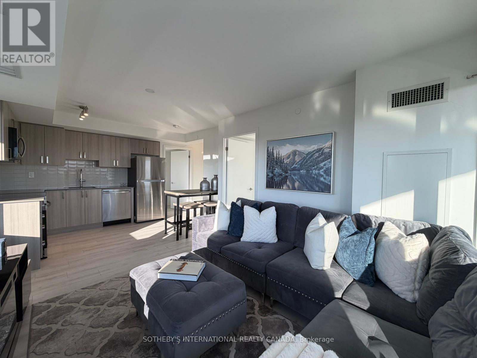 303 - 1435 Celebration Drive, Pickering, Ontario  L1W 0C4 - Photo 6 - E12666428