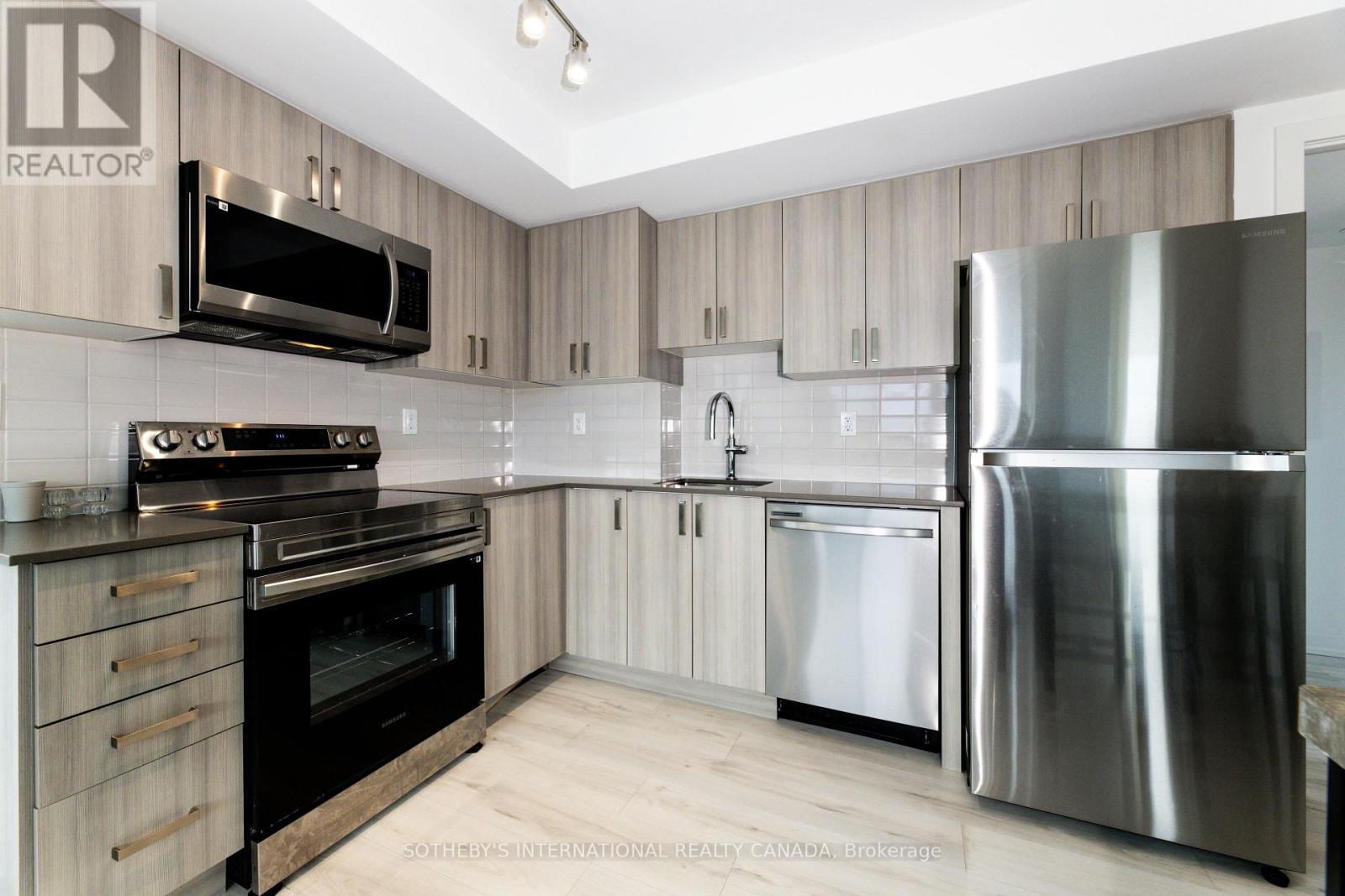 303 - 1435 Celebration Drive, Pickering, Ontario  L1W 0C4 - Photo 3 - E12673560