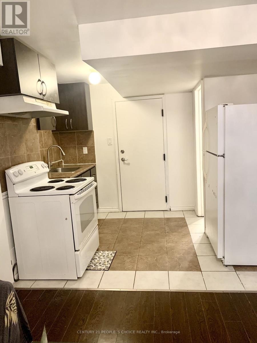 Bsmt - 40 Palm Tree Road, Brampton, Ontario  L6V 4N6 - Photo 3 - W12669770