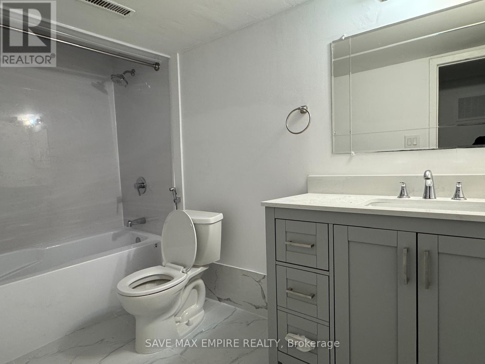 22 Medina Place, Brampton, Ontario  L6S 3E8 - Photo 2 - W12711398