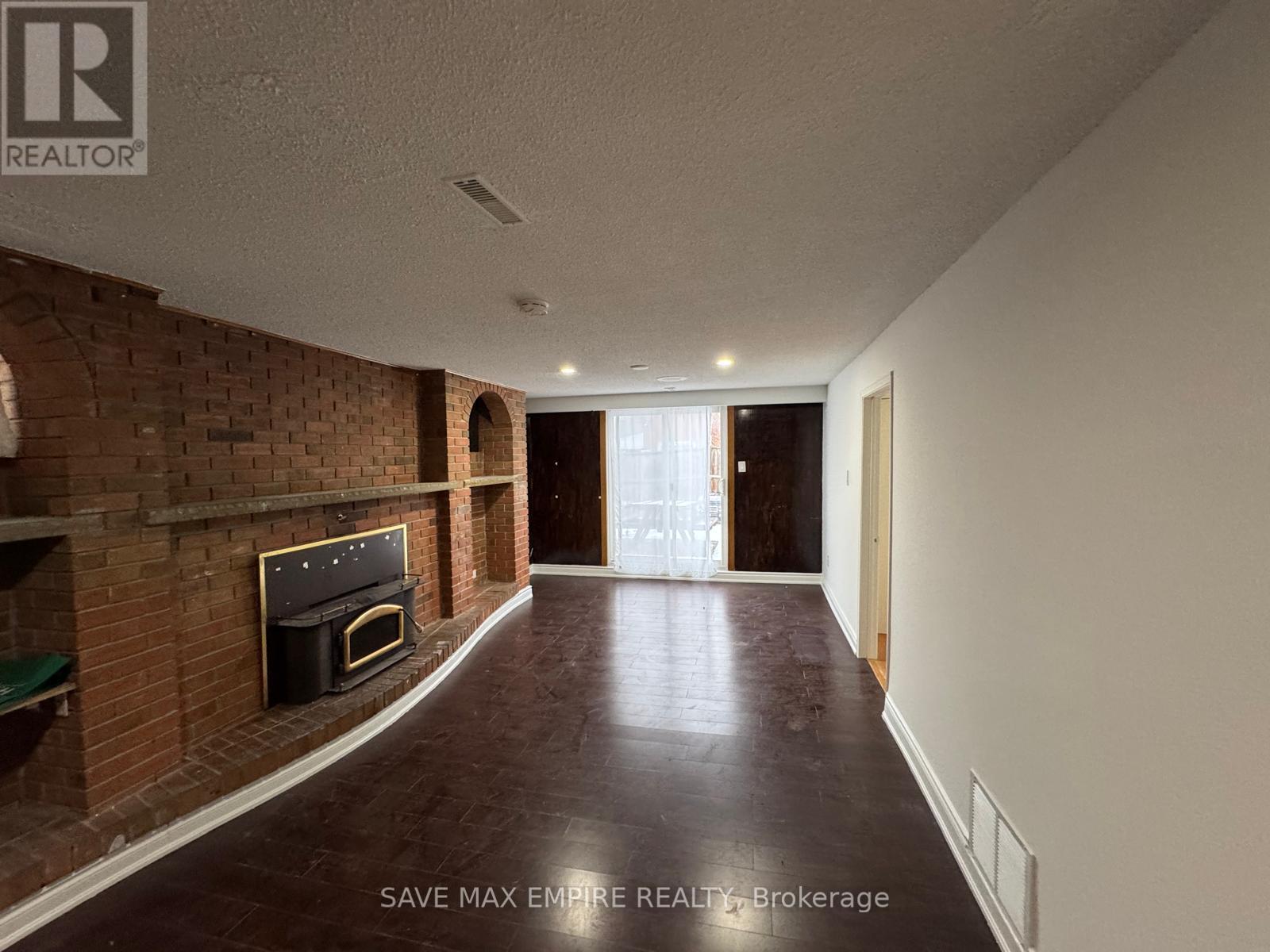 22 Medina Place, Brampton, Ontario  L6S 3E8 - Photo 3 - W12711398