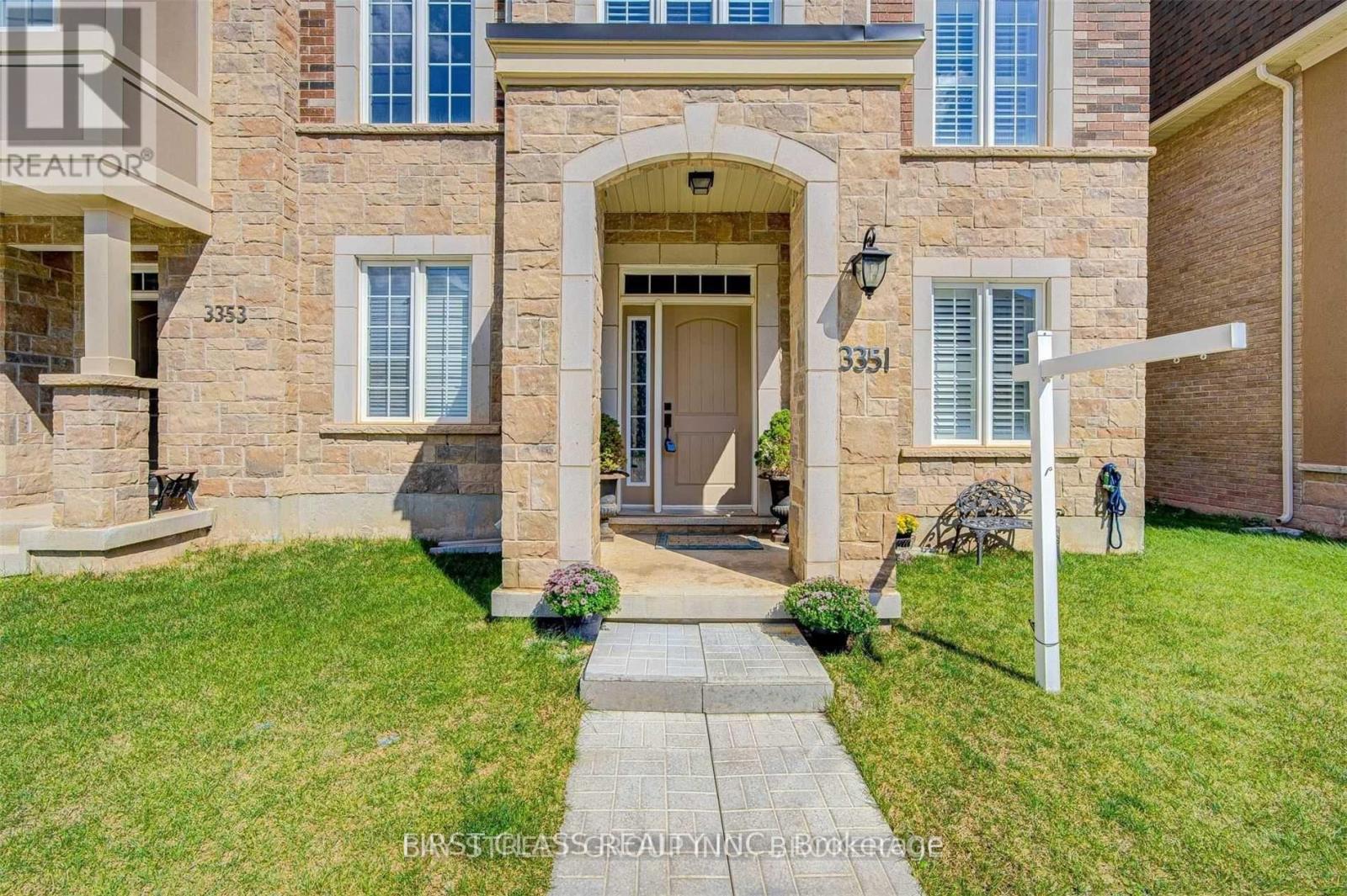 3351 Carding Mill Trail, Oakville, Ontario  L6M 0T1 - Photo 2 - W12720710