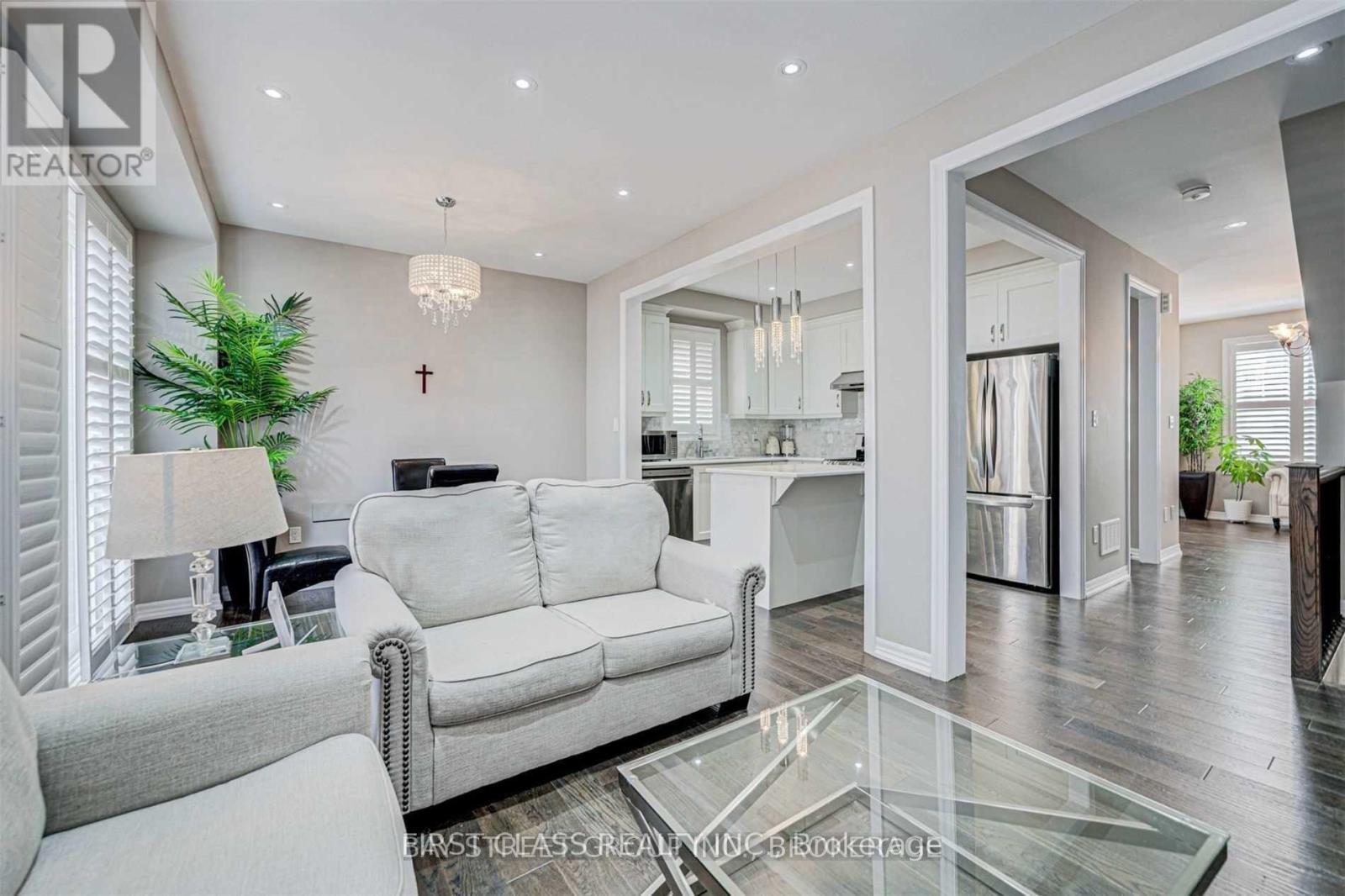 3351 Carding Mill Trail, Oakville, Ontario  L6M 0T1 - Photo 7 - W12720710