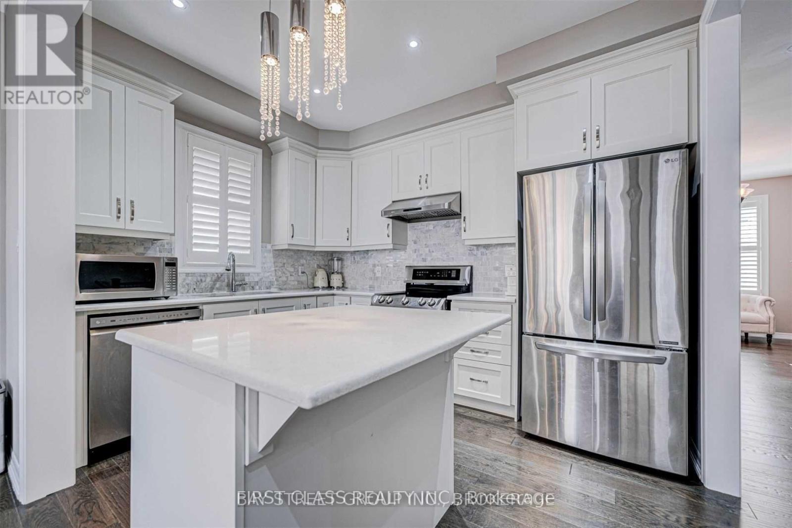 3351 Carding Mill Trail, Oakville, Ontario  L6M 0T1 - Photo 8 - W12720710