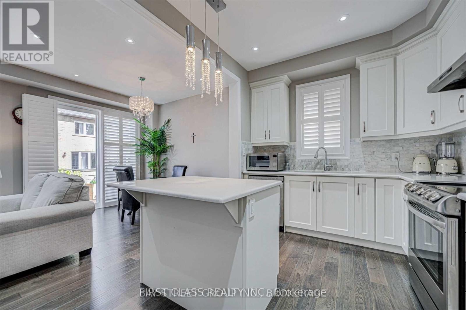 3351 Carding Mill Trail, Oakville, Ontario  L6M 0T1 - Photo 9 - W12720710