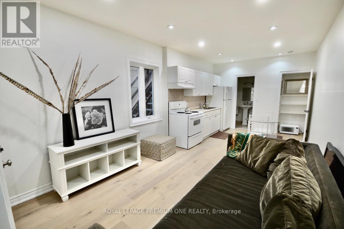 C - 312 Rustic Road, Toronto, Ontario  M6L 1W5 - Photo 4 - W12720718