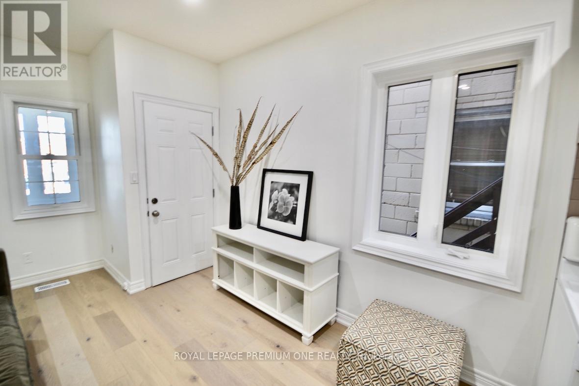 C - 312 Rustic Road, Toronto, Ontario  M6L 1W5 - Photo 5 - W12720718