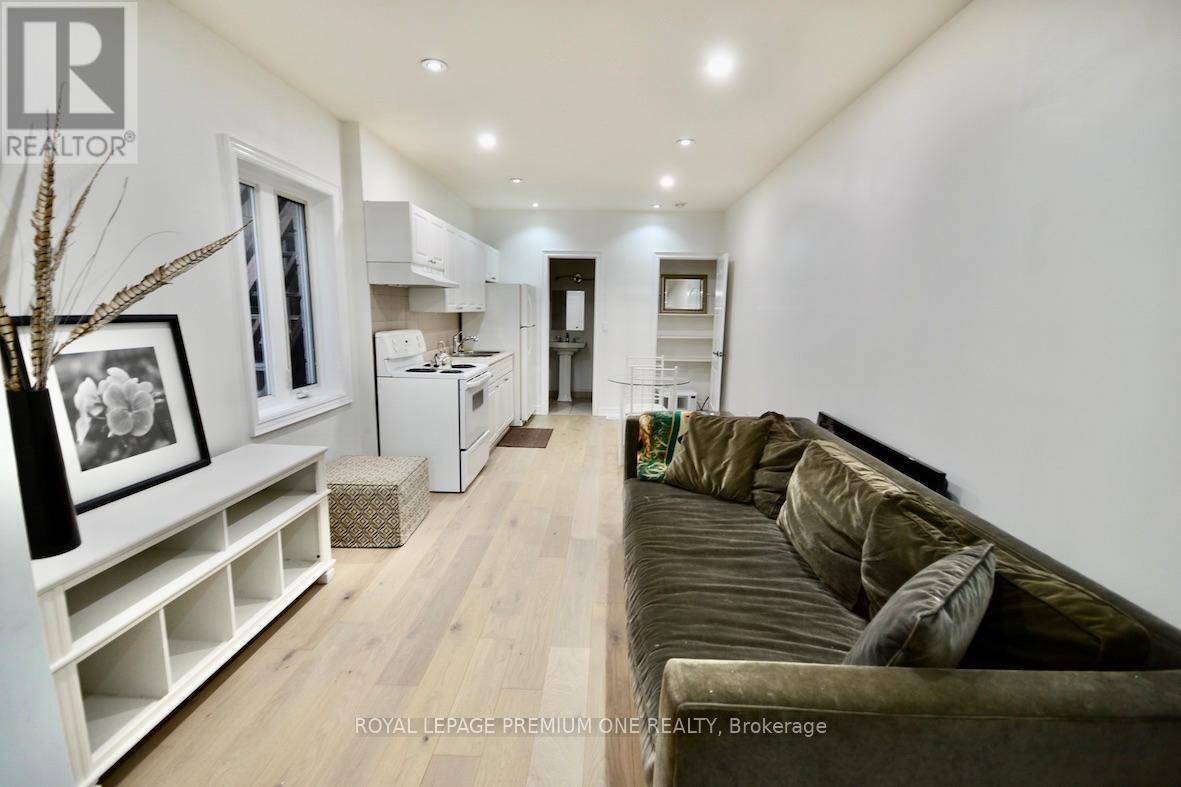 C - 312 Rustic Road, Toronto, Ontario  M6L 1W5 - Photo 6 - W12720718