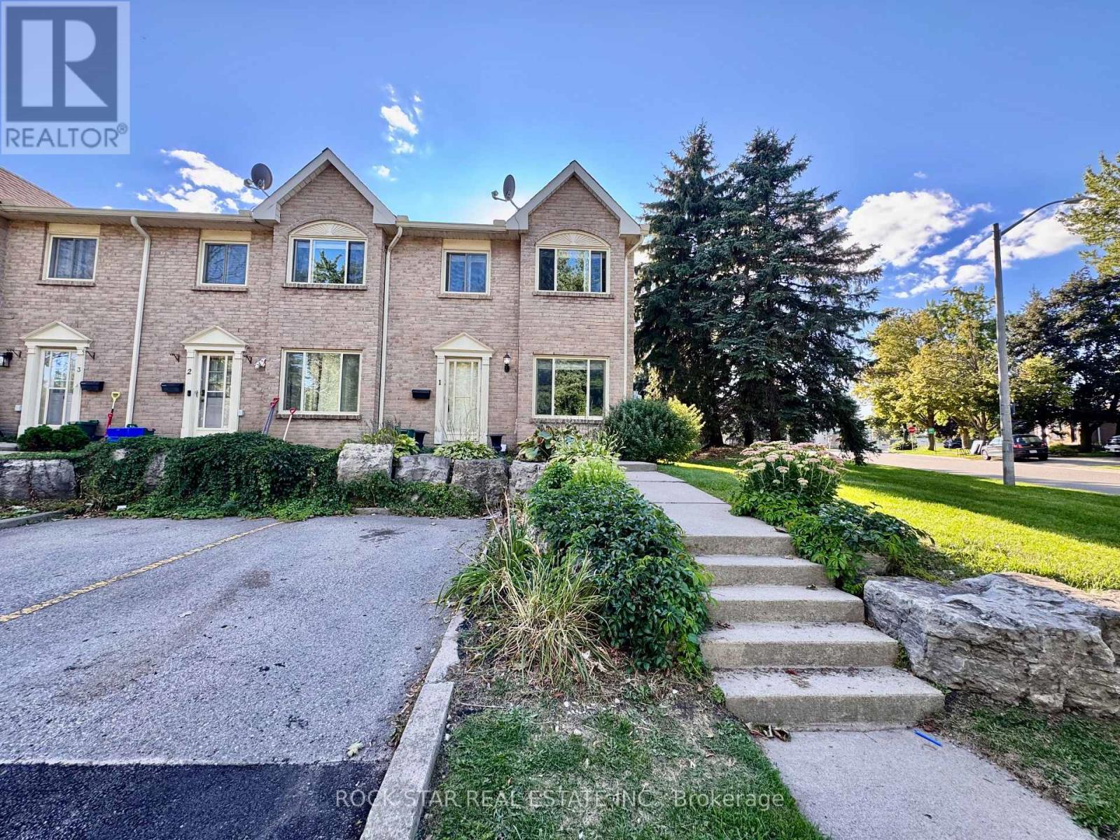 1 - 2 Cedar Drive, Orangeville, Ontario  L9W 2X6 - Photo 3 - W12720736