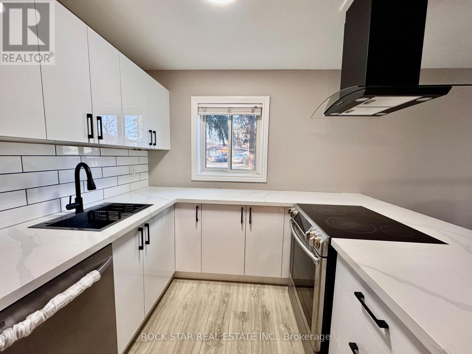 1 - 2 Cedar Drive, Orangeville, Ontario  L9W 2X6 - Photo 4 - W12720736