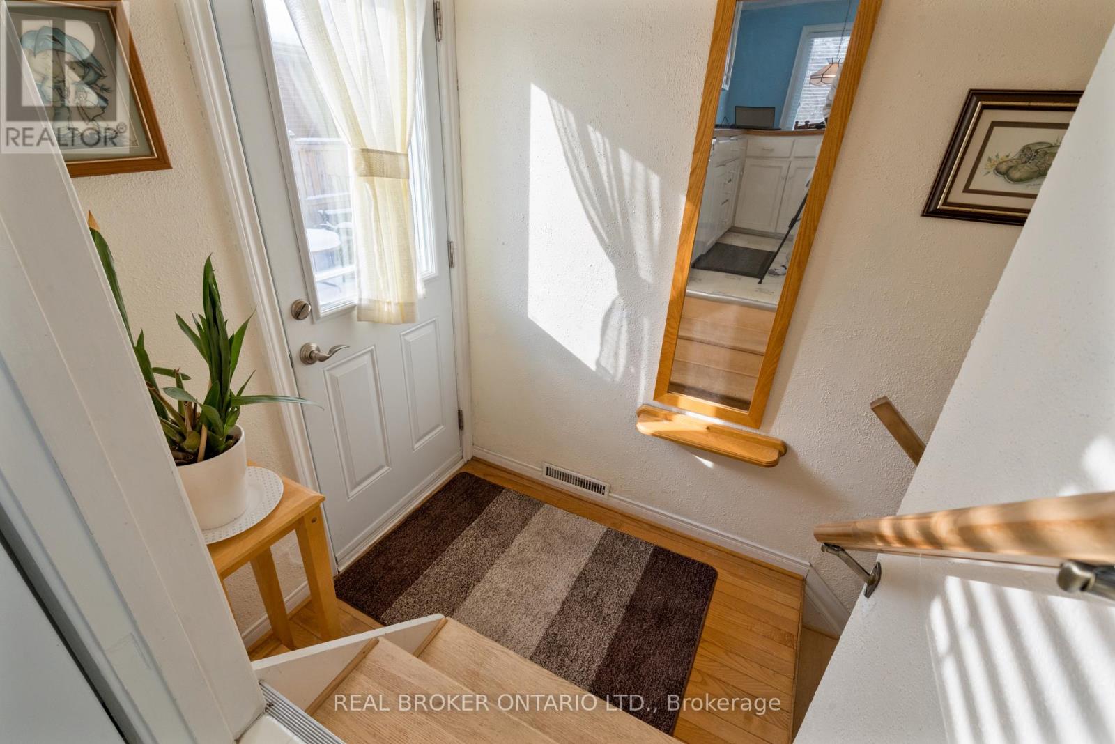 20 Cardinal Drive, Hamilton, Ontario  L9A 4H4 - Photo 3 - X12720772