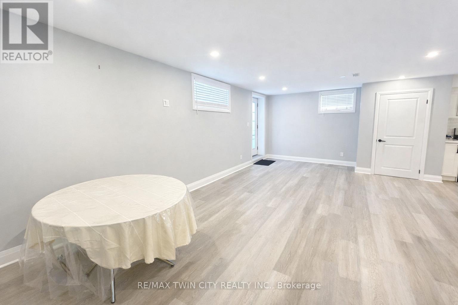 186 Blair Creek Drive, Kitchener, Ontario  N2P 0G1 - Photo 3 - X12720858