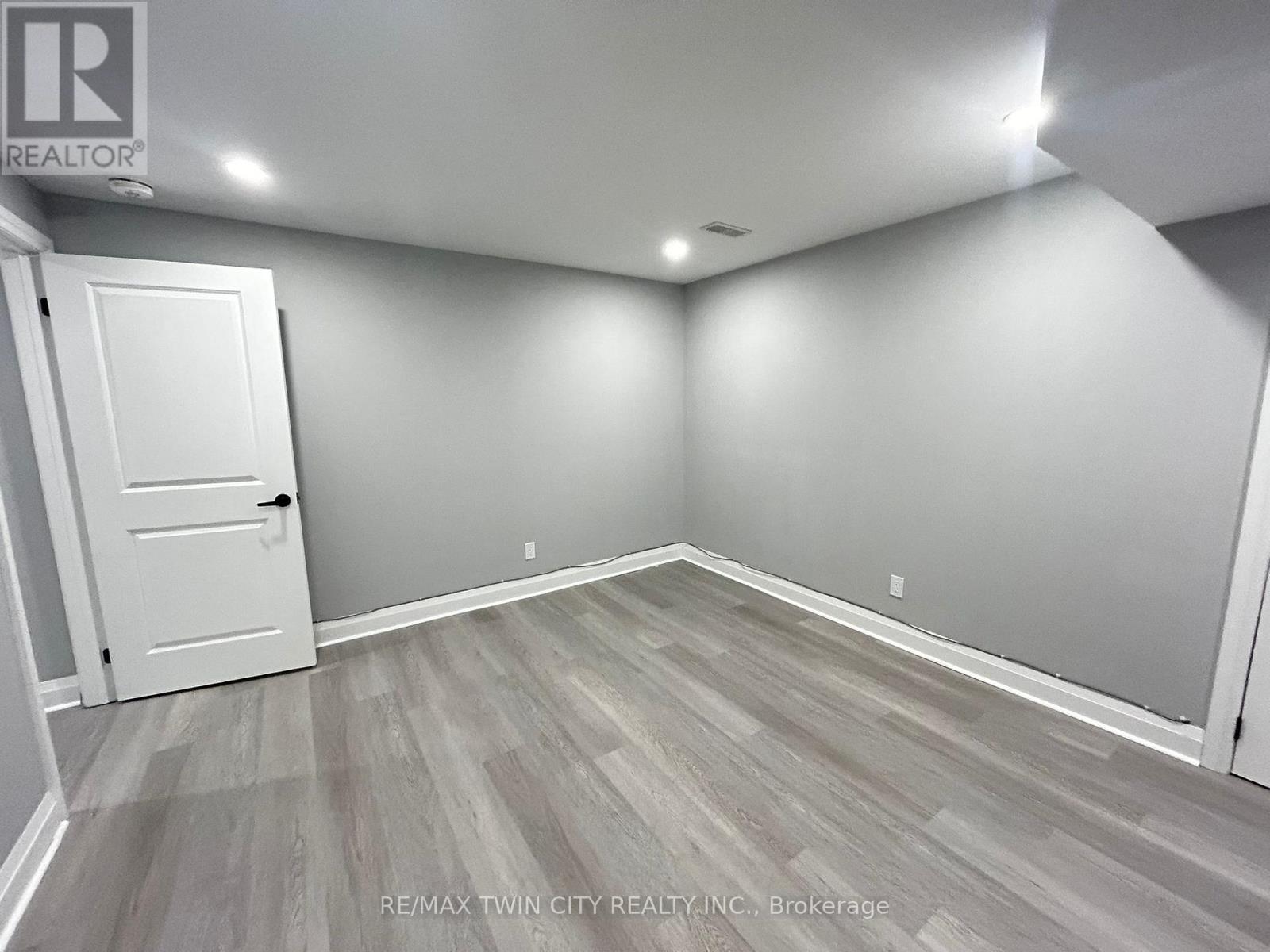 186 Blair Creek Drive, Kitchener, Ontario  N2P 0G1 - Photo 7 - X12720858