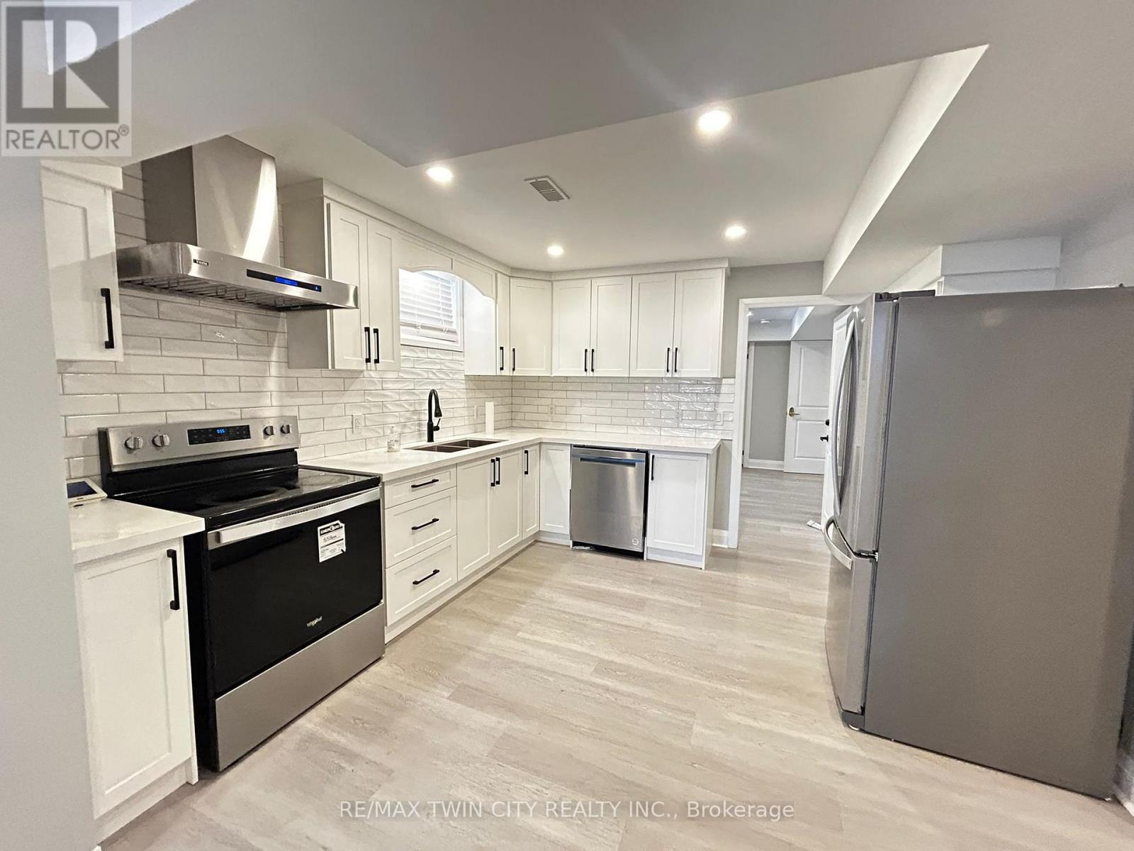 186 Blair Creek Drive, Kitchener, Ontario  N2P 0G1 - Photo 9 - X12720858