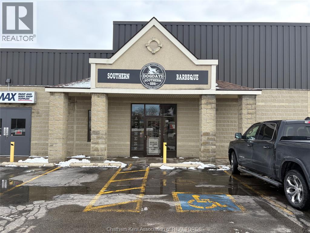 MLS# 26001723: 300 LACROIX STREET, Chatham, Canada