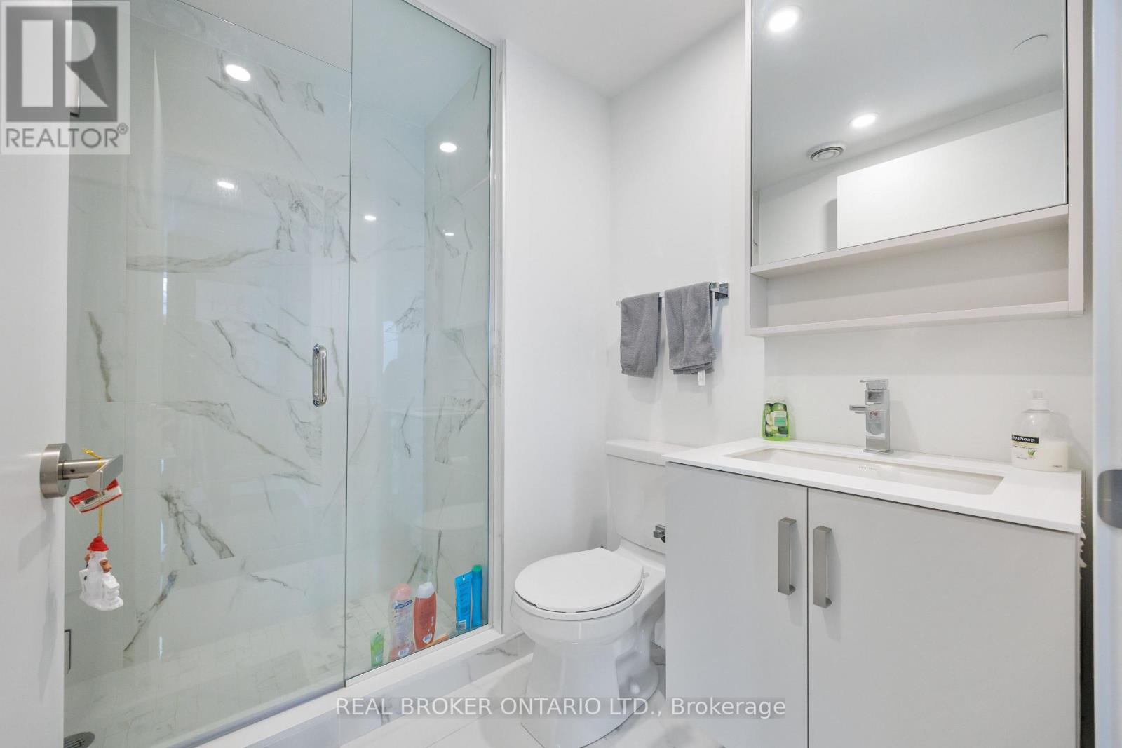 88 Queen Street, Toronto, Ontario  M5C 0B6 - Photo 21 - C12656476