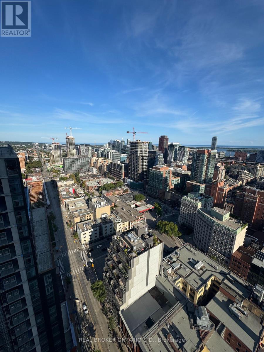 88 Queen Street, Toronto, Ontario  M5C 0B6 - Photo 35 - C12656476