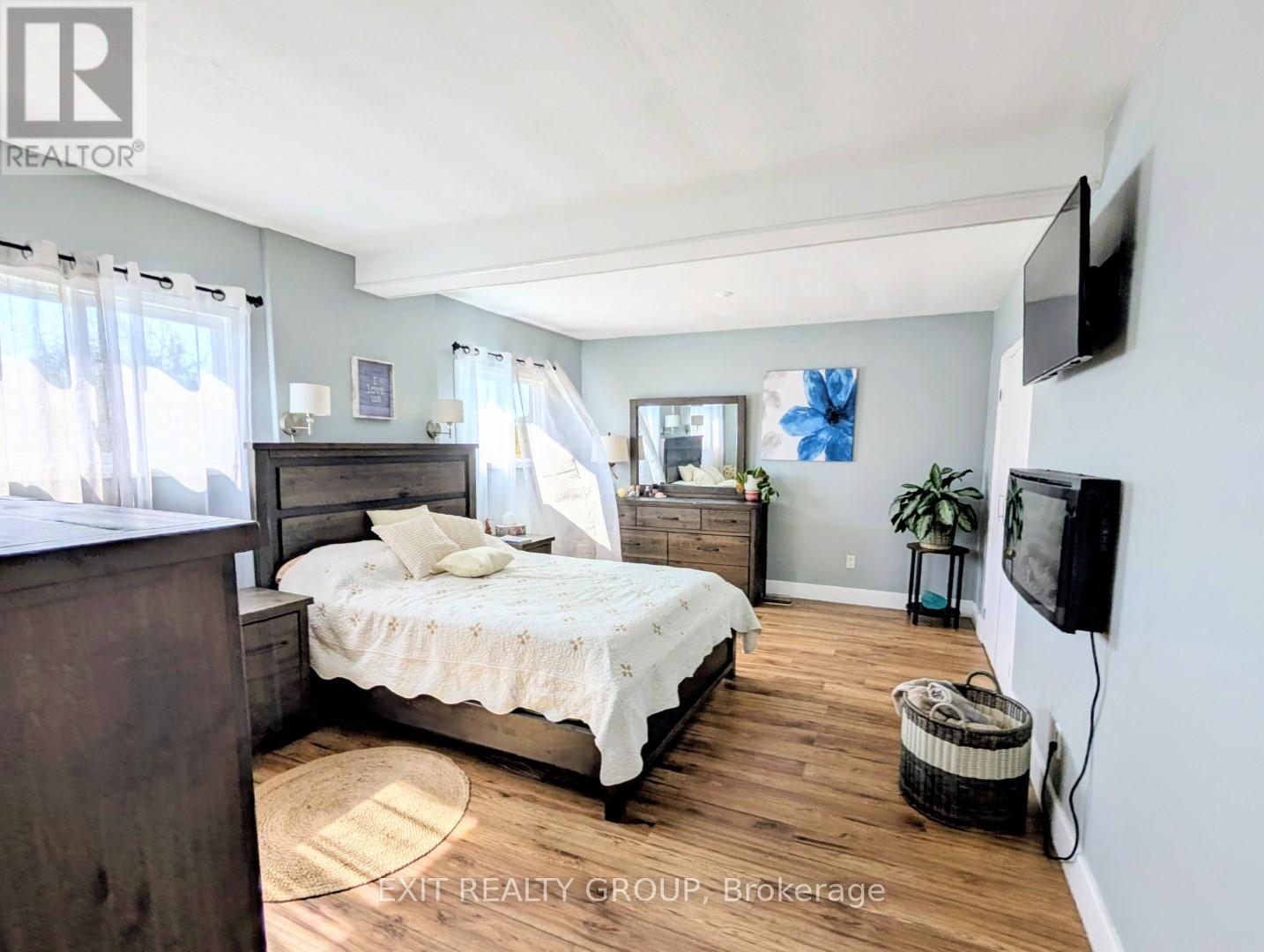 12075 Loyalist Parkway, Prince Edward County, Ontario  K0K 2T0 - Photo 13 - X12427274